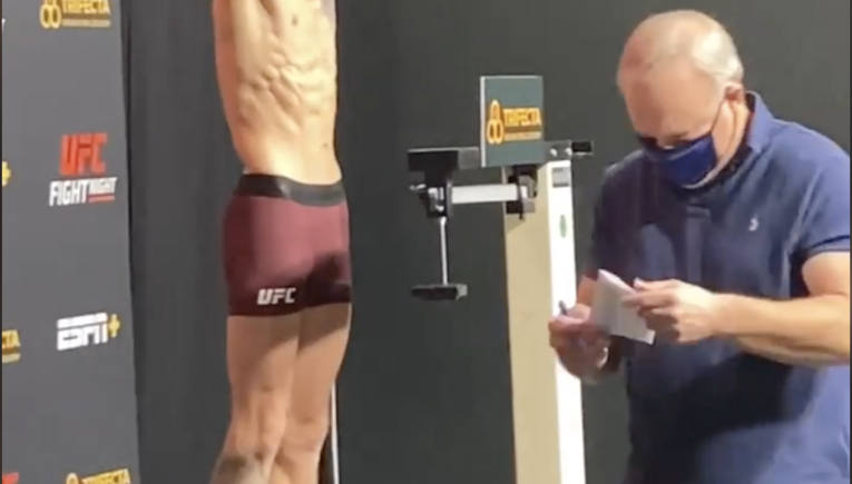 Vážení před zápasem v UFC Fight Night